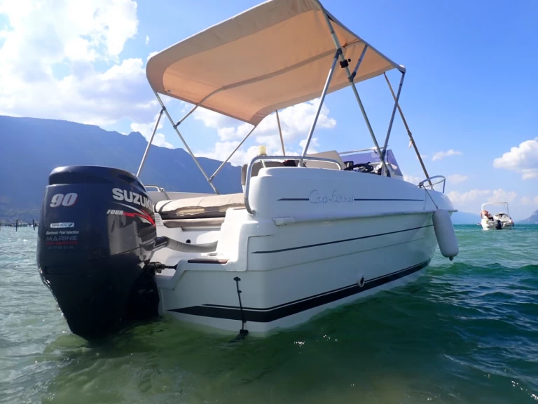 B2 Marine Cap Ferret 552 Sun Deck między profesjonalistami a osobami prywatnymi w Aix-les-Bains