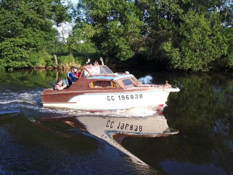 Smartboat Smartboat 23 między profesjonalistami a osobami prywatnymi w Vertou