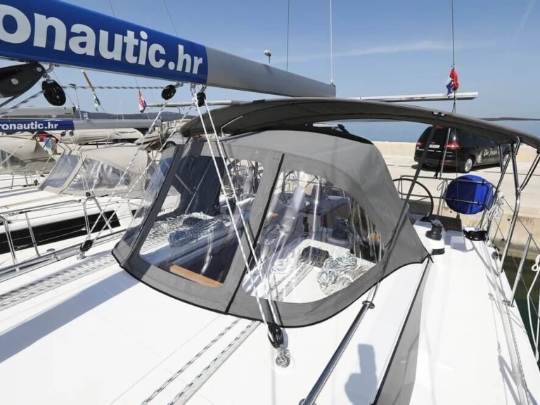 Wynajem Żaglowiec Bavaria z patentem 