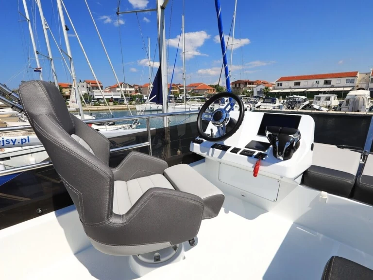 Motorówka do wynajmu w Pirovac w najlepszej cenie