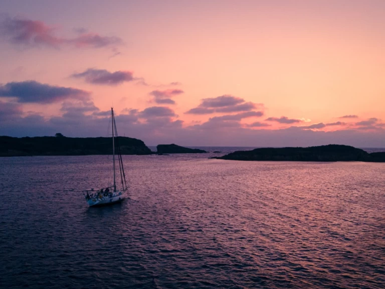 Kirie Feeling 486 między profesjonalistami a osobami prywatnymi w Le Marin