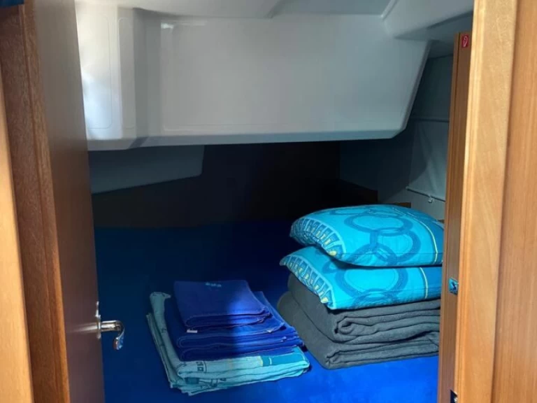 Bavaria Bavaria C38 między profesjonalistami a osobami prywatnymi w Vrsar