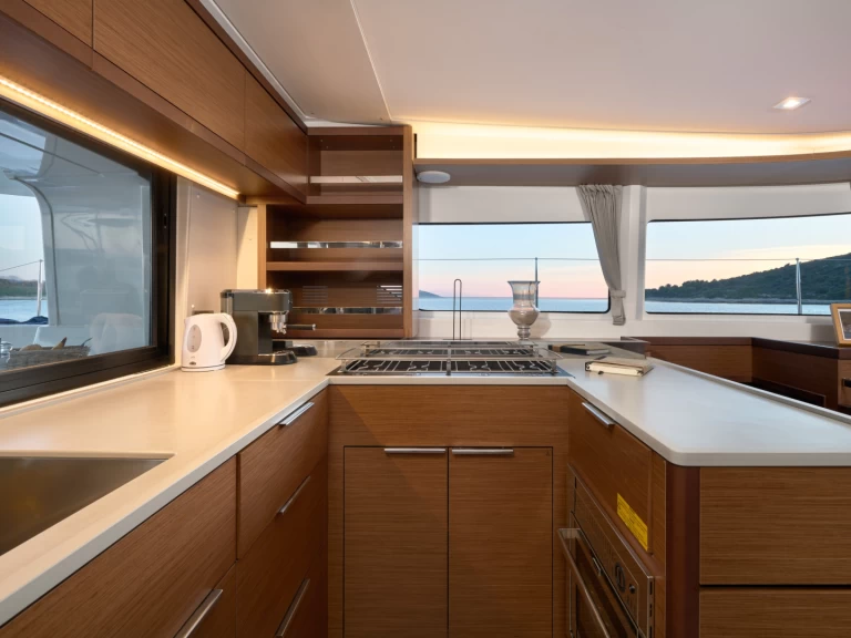 Wynajmij Lagoon Lagoon 46 w Trogir