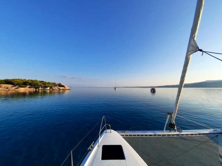 Katamaran do wynajmu w Alimos w najlepszej cenie