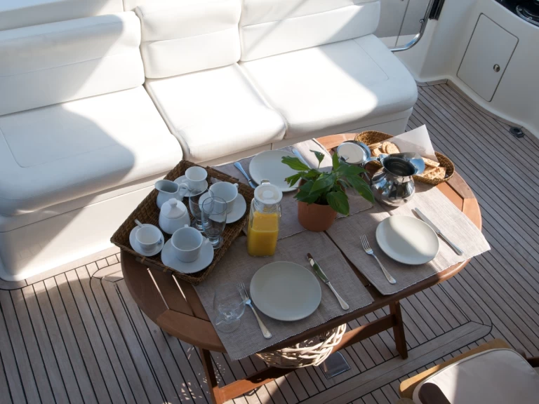 Wynajem łodzi Azimut Azimut 58 Refit 2025 w Alimos na SamBoat 