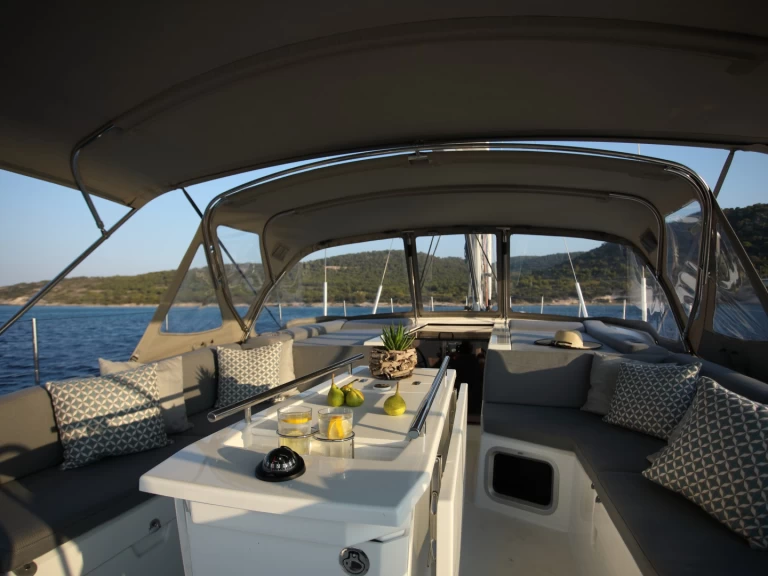 Wynajem w Alimos- Bénéteau Oceanis 51.1 Refit 2026 na SamBoat