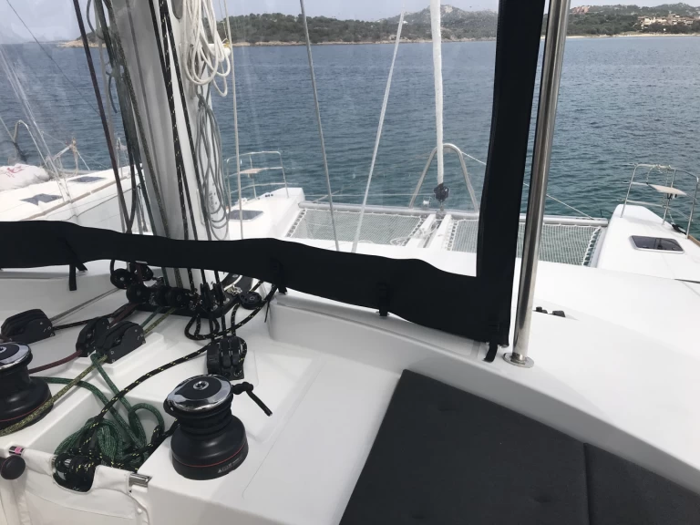 Wynajmij Katamaran z lub bez skippera Lagoon w Cugnana Verde