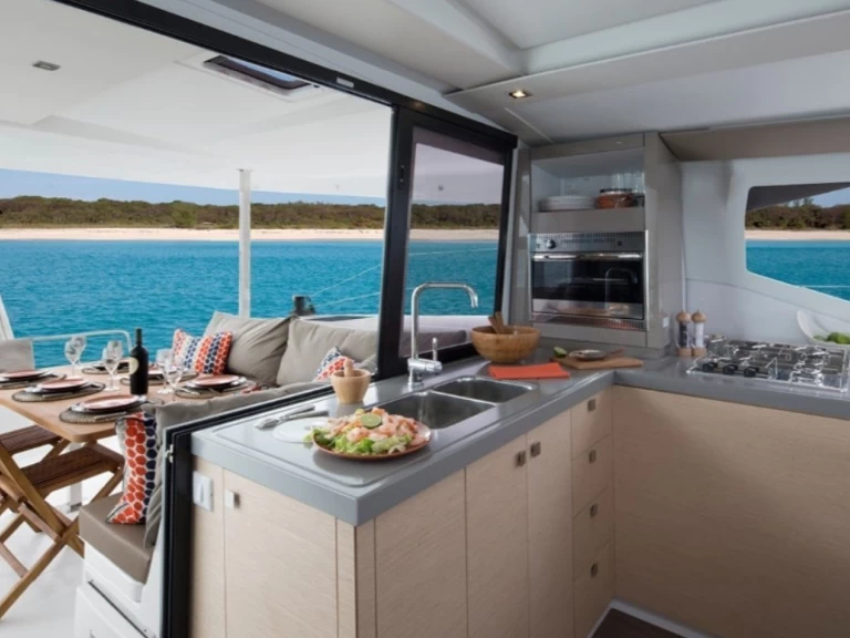 Wynajmij Fountaine Pajot Lucia 40 w Le Marin