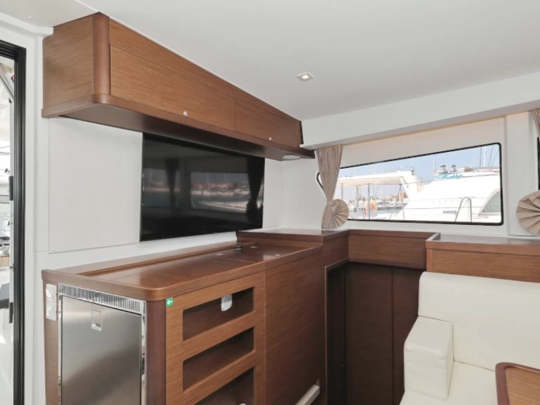 Wynajem Katamaran Lagoon z patentem 