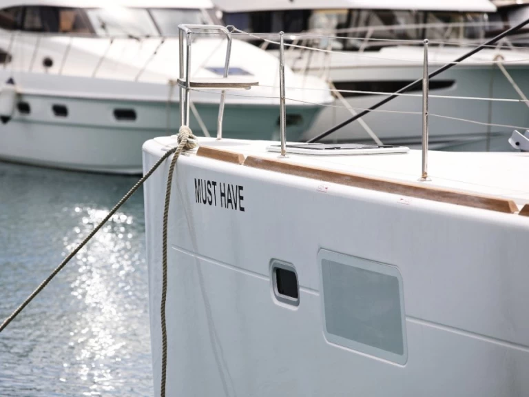 Lagoon Lagoon 450 F między profesjonalistami a osobami prywatnymi w Sukosan