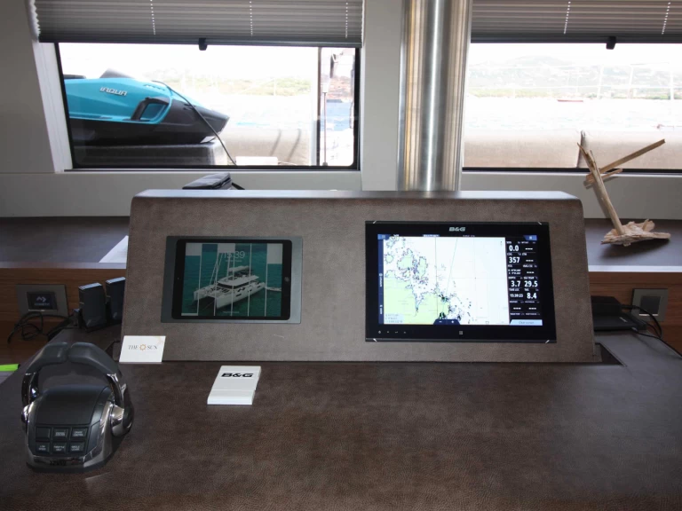 Wynajem Katamaran Lagoon z patentem 