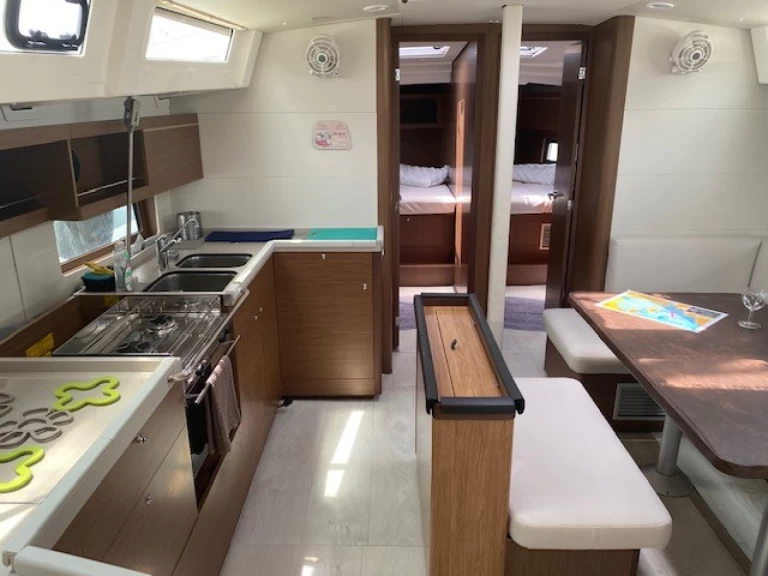 Wynajmij Żaglowiec z lub bez skippera Bénéteau w Alimos