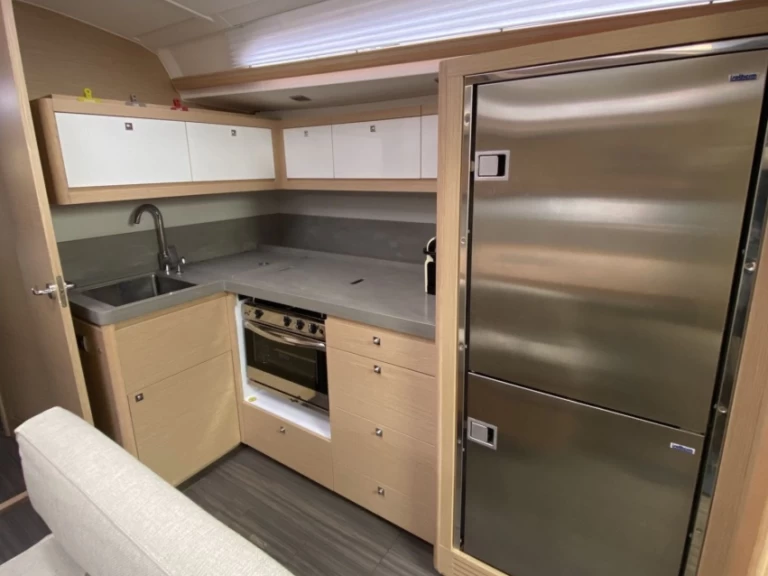 Wynajem łodzi Marsylia tanio Dufour 470