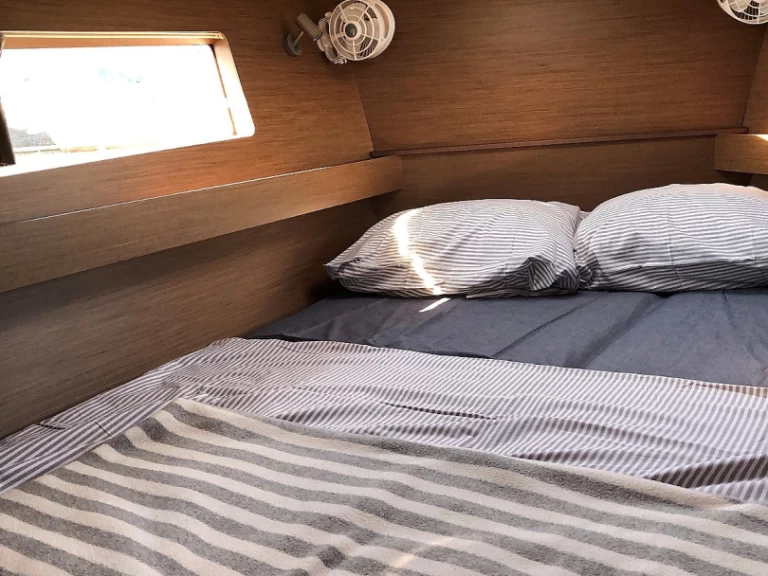 Bénéteau Oceanis 41.1 między profesjonalistami a osobami prywatnymi w Kos