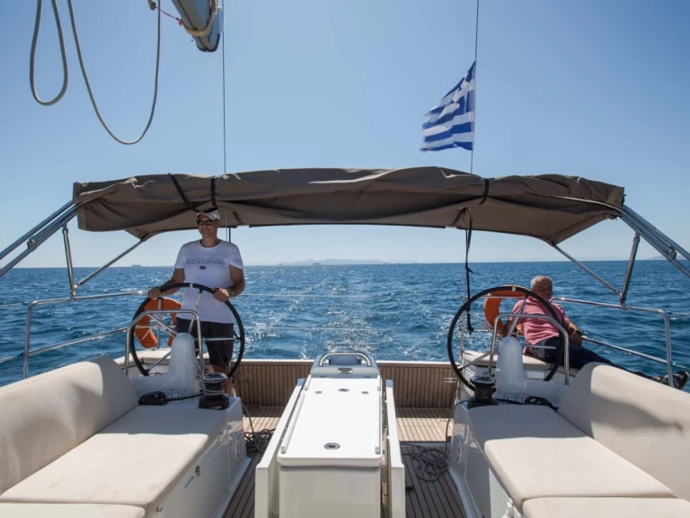 Wynajmij Jeanneau Sun Odyssey 440 w Alimos