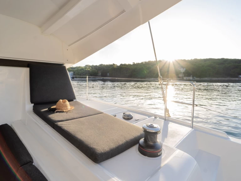 Wynajem Katamaran Lagoon z patentem 