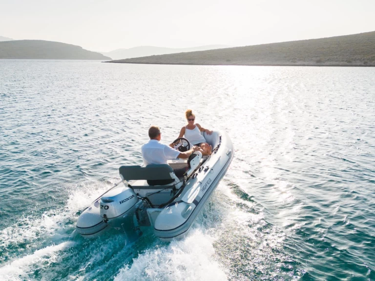 Wynajem Katamaran Lagoon z patentem 