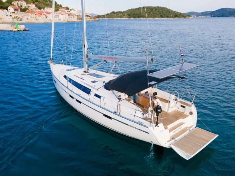 Bavaria Cruiser 46 między profesjonalistami a osobami prywatnymi w Sibenik