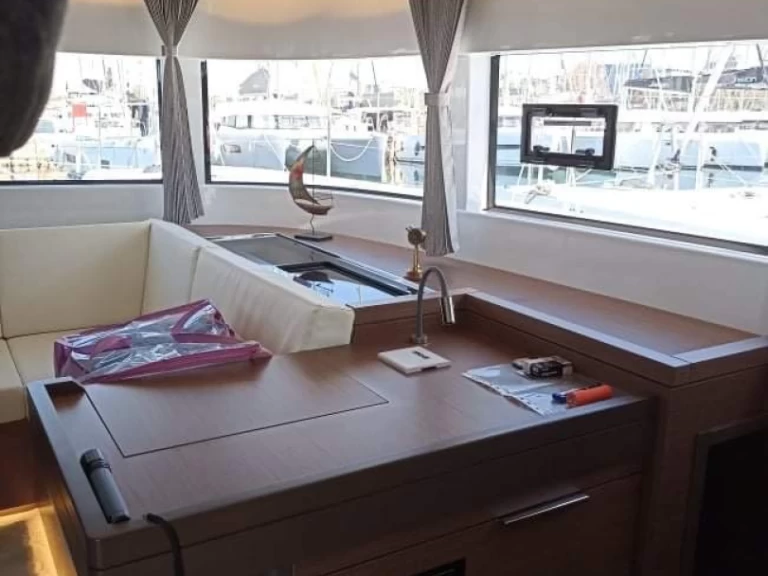 Wynajem łodzi Lagoon Lagoon 50 w Alimos na SamBoat 