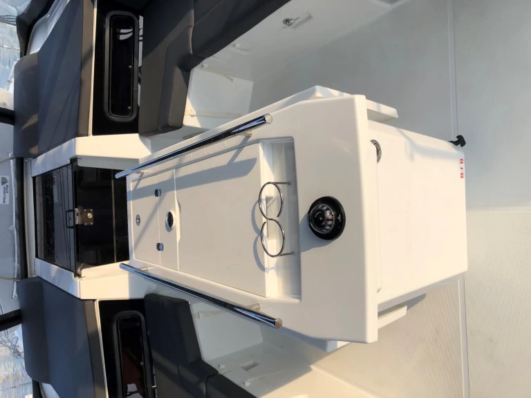 Żaglowiec do wynajmu w Alimos w najlepszej cenie