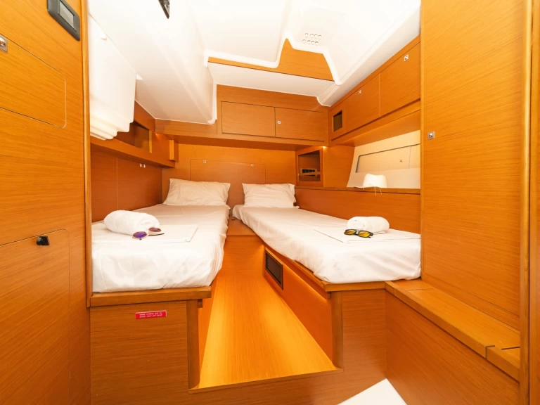 Dufour Dufour 530 między profesjonalistami a osobami prywatnymi w Alimos