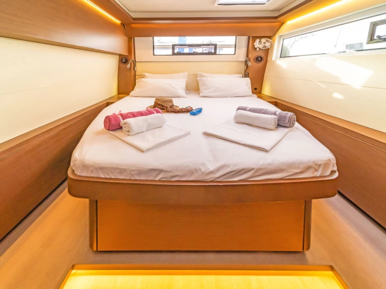 Lagoon Lagoon 50 między profesjonalistami a osobami prywatnymi w Kos