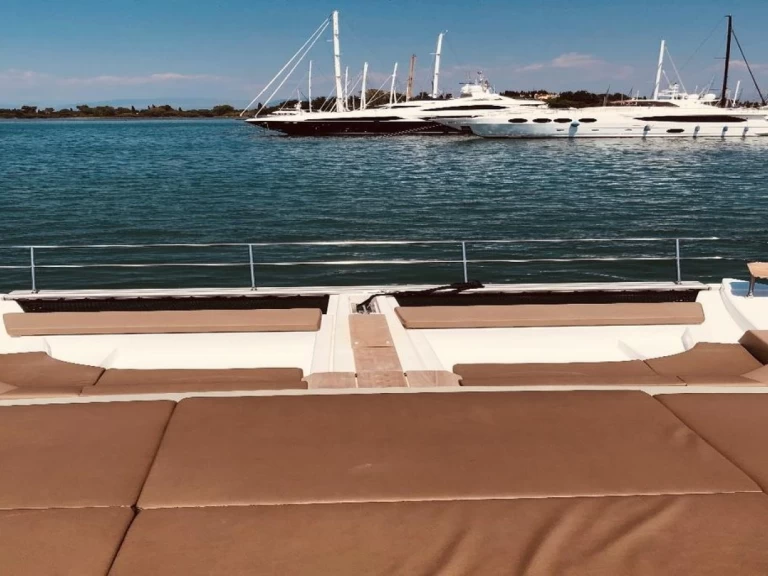 Motorówka do wynajmu w Lefkáda w najlepszej cenie