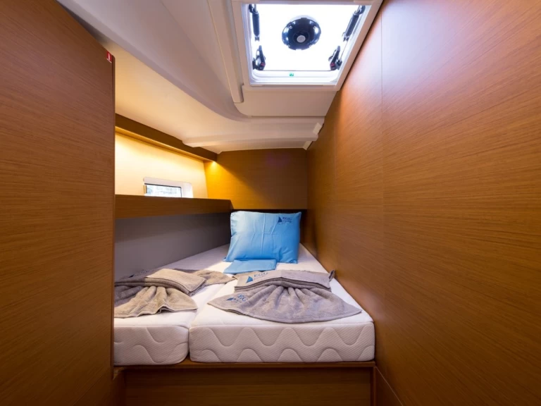 Jeanneau Sun Odyssey 490 między profesjonalistami a osobami prywatnymi w Goecek