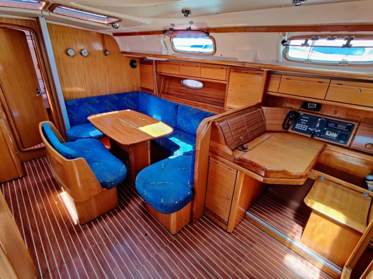 Bavaria Bavaria 39 Cruiser między profesjonalistami a osobami prywatnymi w Sukosan