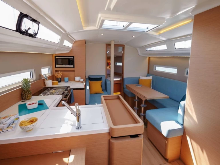 Jeanneau Sun Odyssey 410 między profesjonalistami a osobami prywatnymi w Saint-Mandrier-sur-Mer