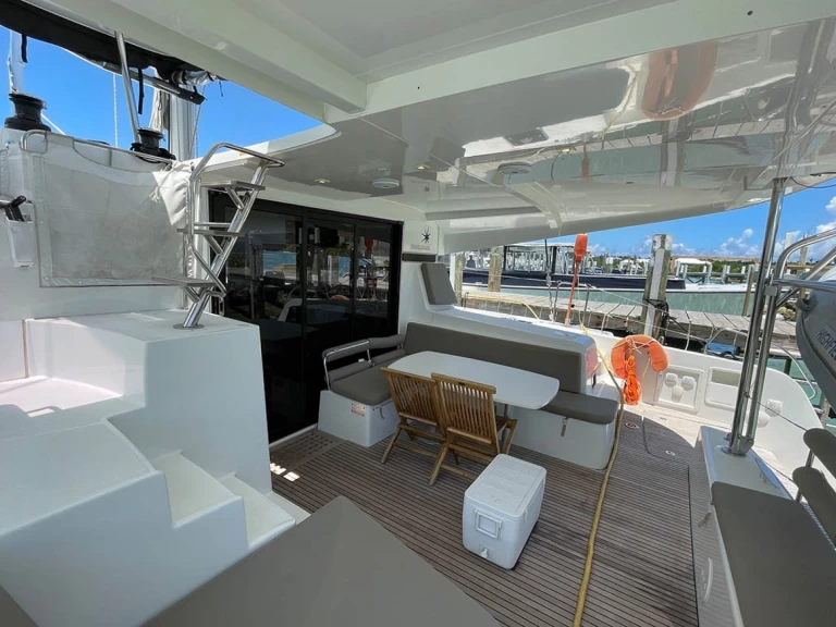 Katamaran do wynajmu w Elliniko w najlepszej cenie