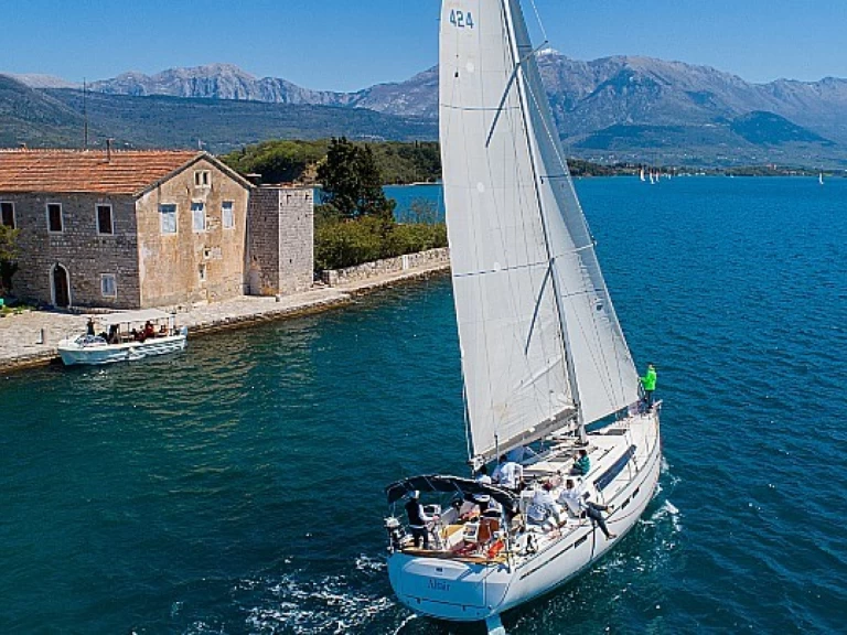 Wynajmij Bavaria Cruiser 46 w Kotor