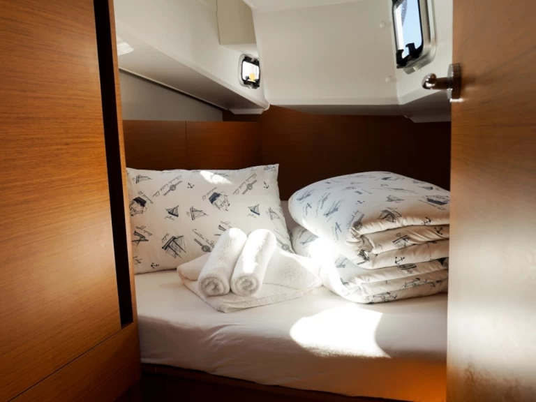 Żaglowiec do wynajmu w Pirovac w najlepszej cenie