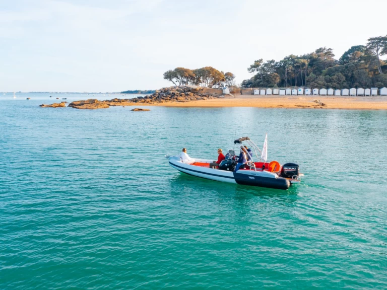 Prua al vento Thor 700 między profesjonalistami a osobami prywatnymi w L'Herbaudière