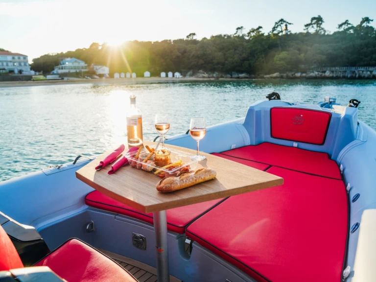 Wynajem Łódż półsztywna w L'Herbaudière - Prua al vento Thor 700