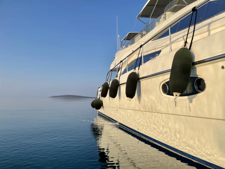 Ferretti Ferretti 590 między profesjonalistami a osobami prywatnymi w Ornós