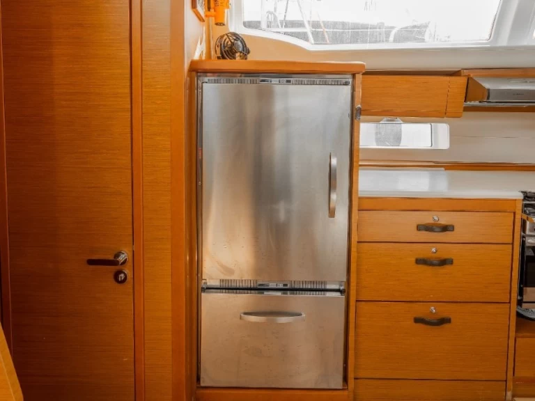 Żaglowiec do wynajmu w Alimos w najlepszej cenie