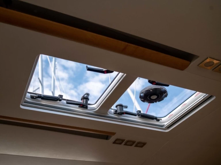 Jeanneau Sun Odyssey 449 między profesjonalistami a osobami prywatnymi w Alimos