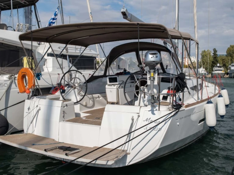Wynajmij Jeanneau Sun Odyssey 449 w Alimos