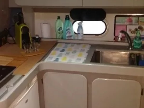 Ferretti 34 między profesjonalistami a osobami prywatnymi w Cannes