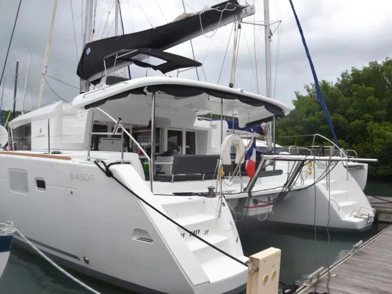 Wynajmij Katamaran z lub bez skippera Lagoon w Le Marin