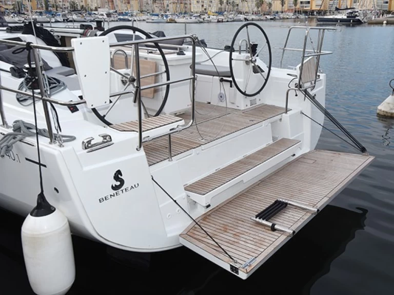 Wynajem Żaglowiec w Le Marin - Bénéteau Oceanis 40.1 - Beneteau - First Line
