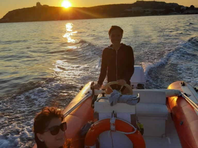 Wynajem Łódż półsztywna Solemar z patentem 