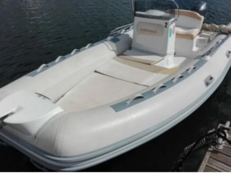 Łódż półsztywna do wynajmu w Cagliari w najlepszej cenie