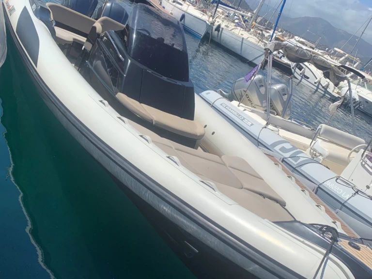 Wynajem Łódż półsztywna Lomac z patentem 