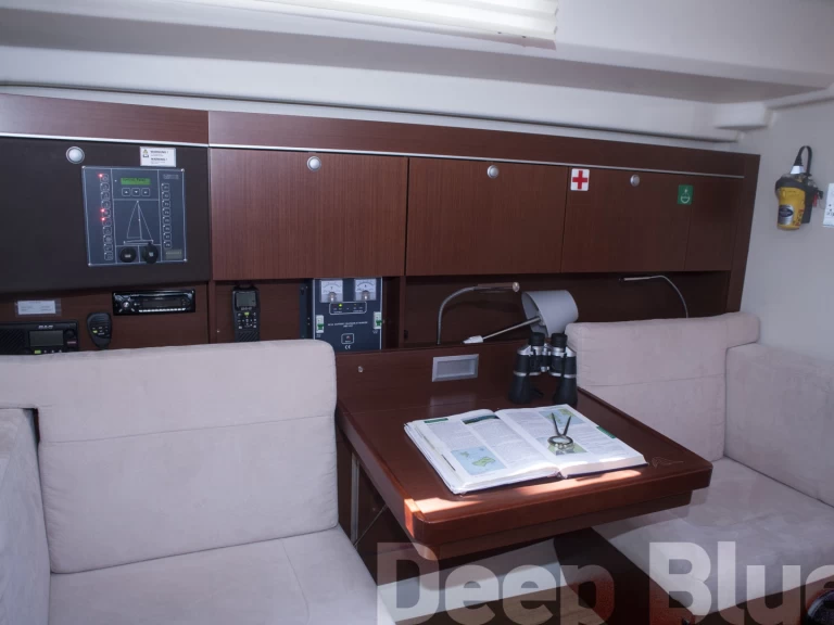 Hanse Hanse 415 między profesjonalistami a osobami prywatnymi w Lavrio