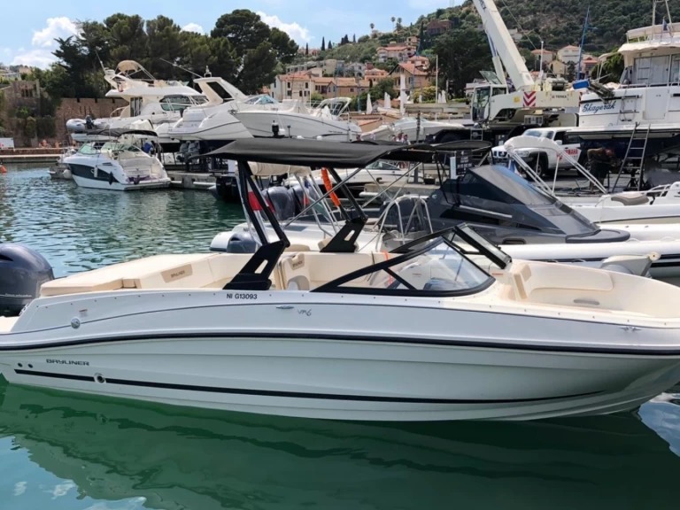 Wynajmij Motorówka z lub bez skippera Bayliner w Cannes