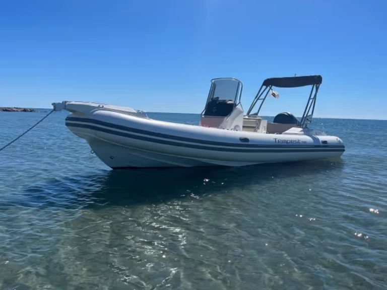 Łódż półsztywna do wynajmu w Lège-Cap-Ferret w najlepszej cenie