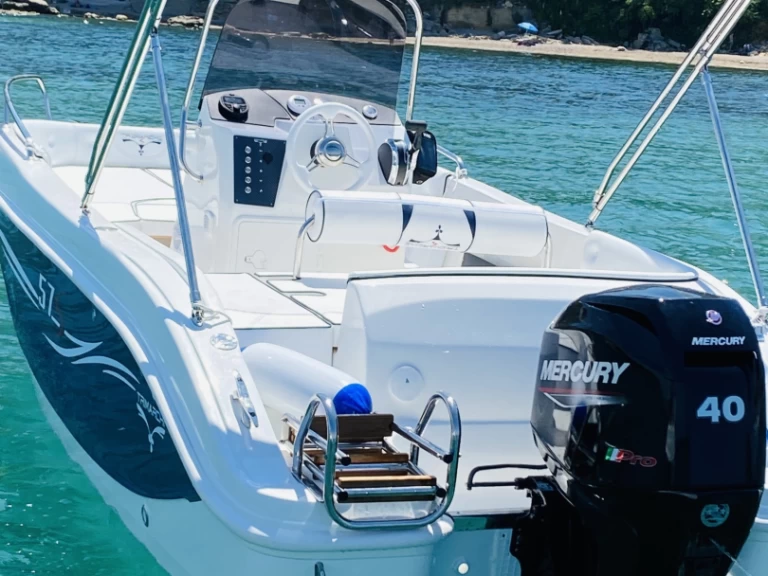 Trimarchi 57S między profesjonalistami a osobami prywatnymi w Castellammare del Golfo