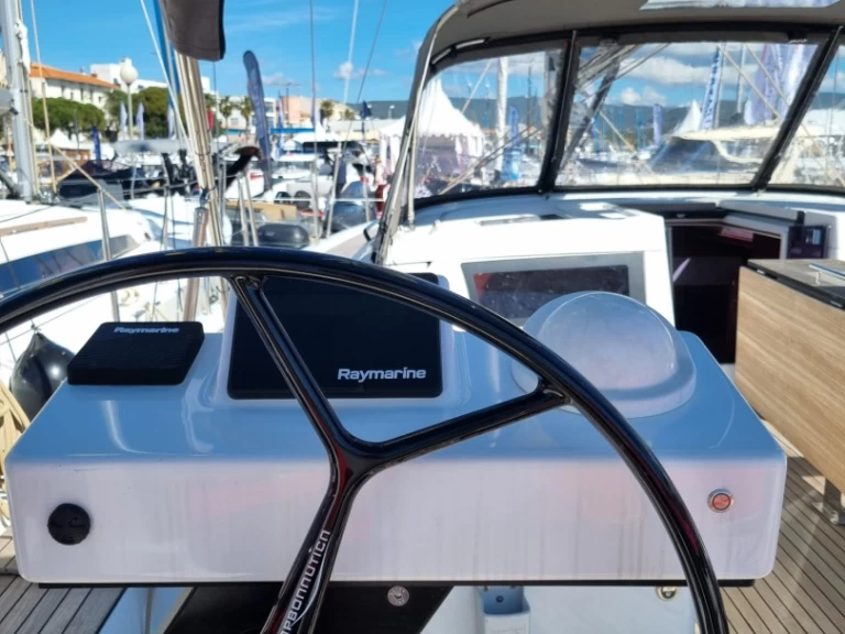 Wynajem łodzi Marsylia tanio Dufour 470